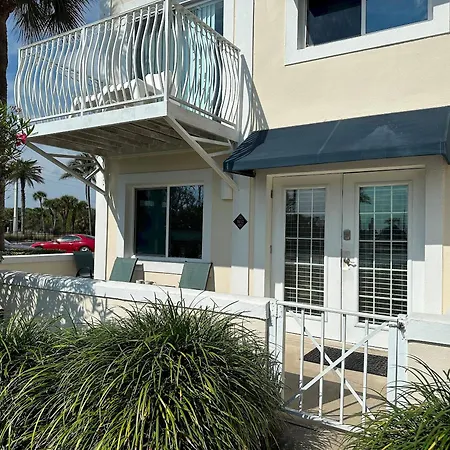 Patio Condo Deluxe 2Br - Sleeps 5 Guests 312